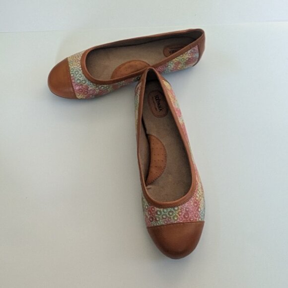 SoftWalk Napa Ballerina Shoe, Size 10W, floral print/brown leather details - Picture 1 of 7